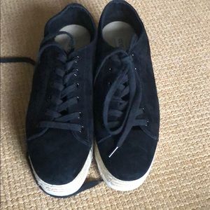 Platform lace up shoe